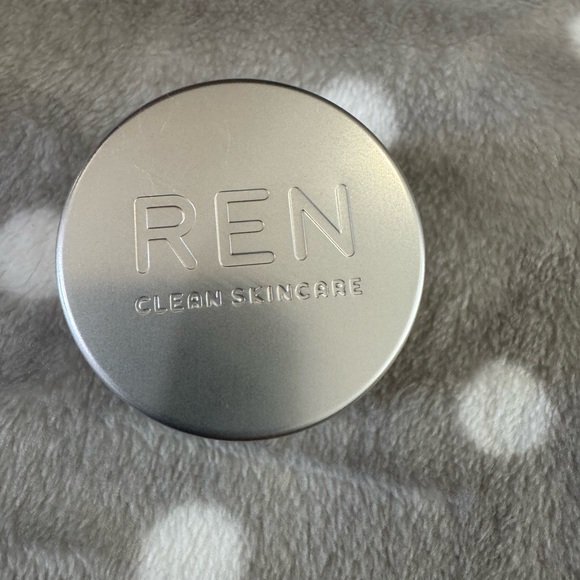 Ren Overnight Glow Dark Spot Sleeping Cream - Picture 8 of 11